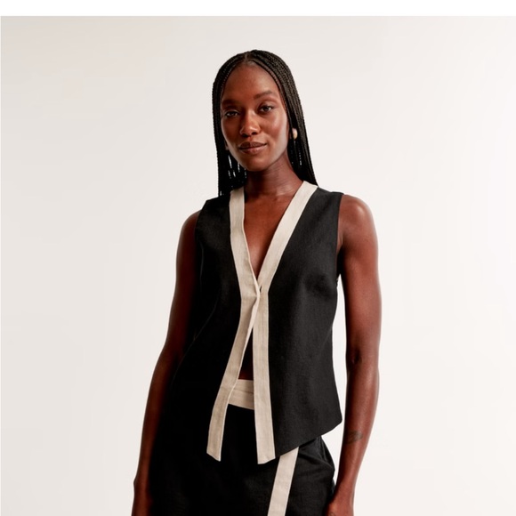 Mid Rise Linen-Blend Tailored Mini Skort - Picture 4 of 7